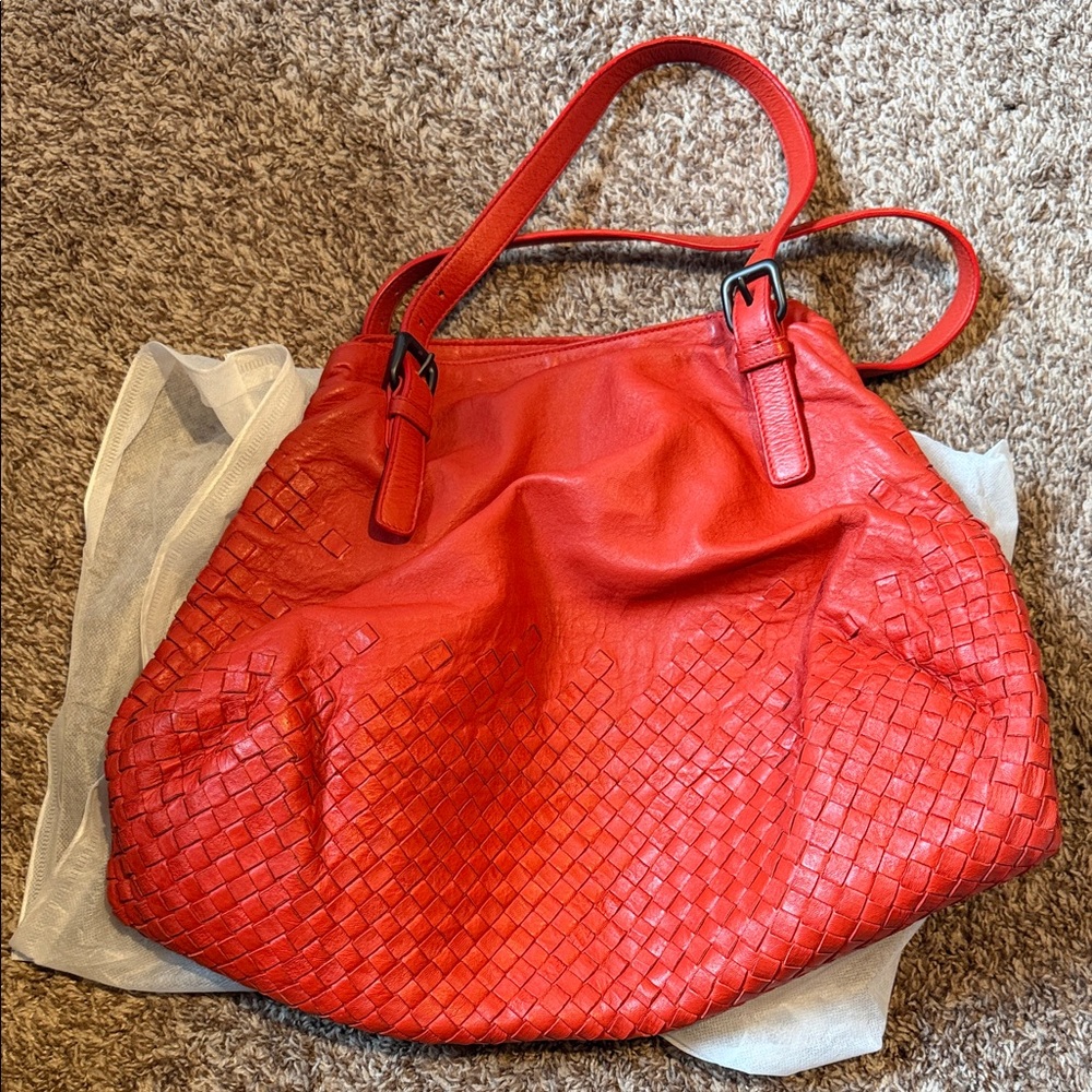 BOTTEGA VENETA
Nappa Intrecciato Ruffle Tote Red
3